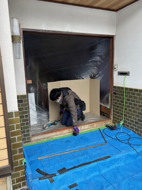 高岡建材 天橋立店の【住まいの断熱力アップ🔥】玄関ドア取り替え工事の施工前の写真3