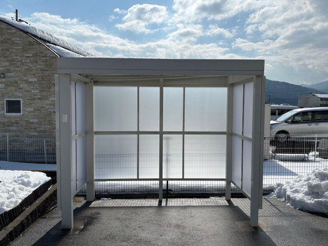 高岡建材 天橋立店の【店舗用駐輪場🚴】テラス囲い追加工事の施工後の写真2