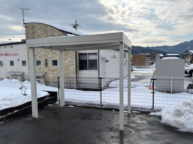 高岡建材 天橋立店の【店舗用駐輪場🚴】テラス囲い追加工事の施工前の写真1