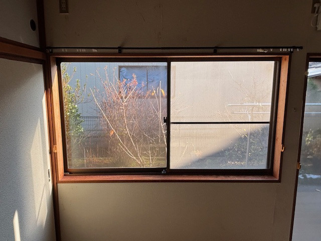 高岡建材 天橋立店の【先進的窓リノベ事業】インプラス取り付け工事の施工前の写真2