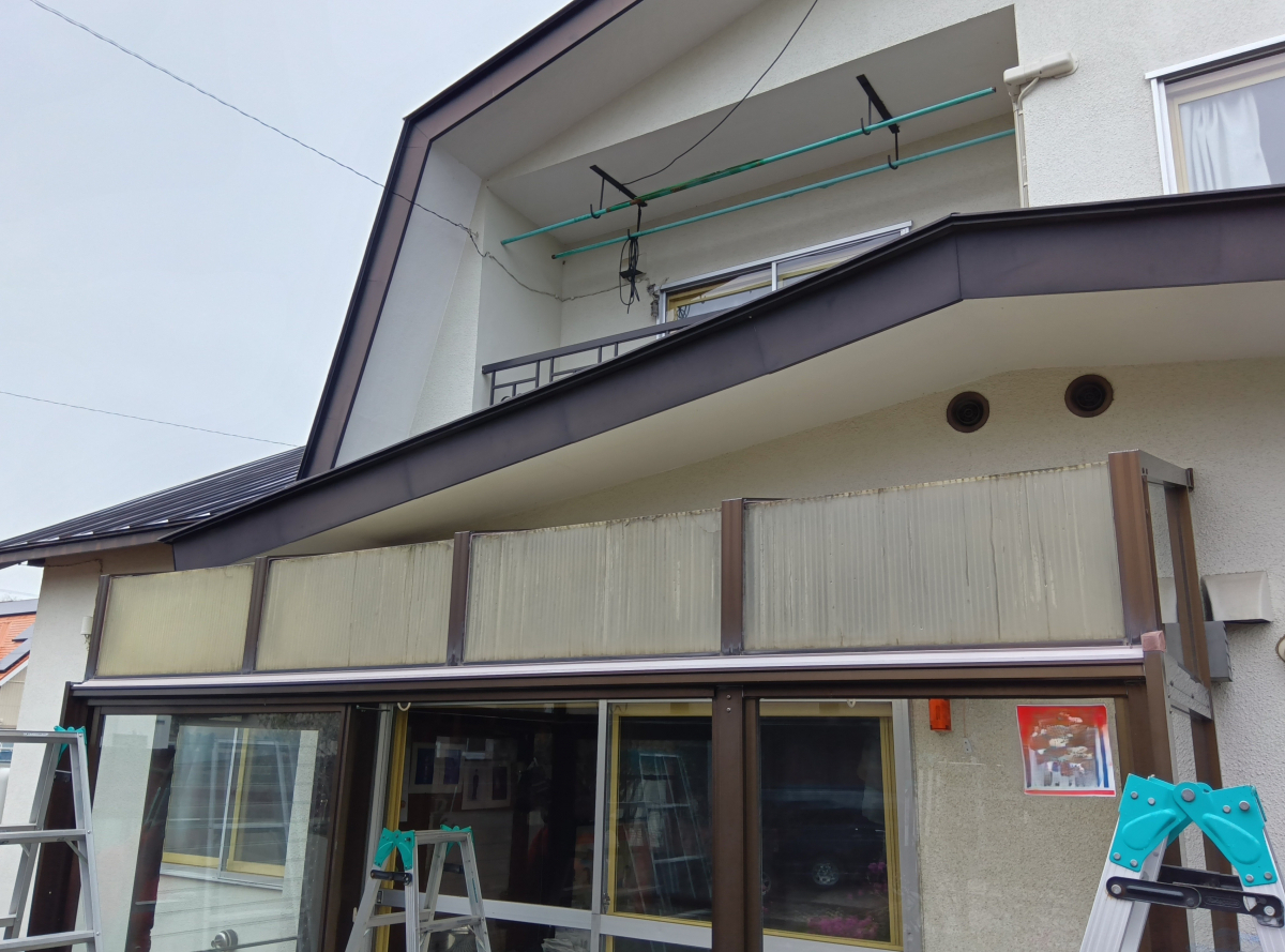 三輝のサンルームの屋根をガラスに交換しました。の施工前の写真1