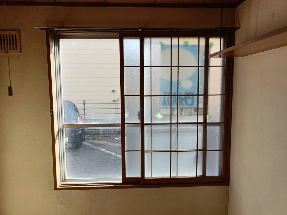 三輝の内窓工事の施工前の写真1