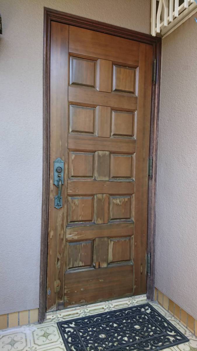 バンダイトーヨー住器の川崎市宮前区のお客様、玄関ドアが１日で新しくなりましたの施工前の写真1