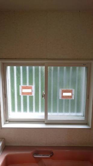 バンダイトーヨー住器の１dayリフォーム『LIXIL／浴室内窓インプラス』施工事例写真1
