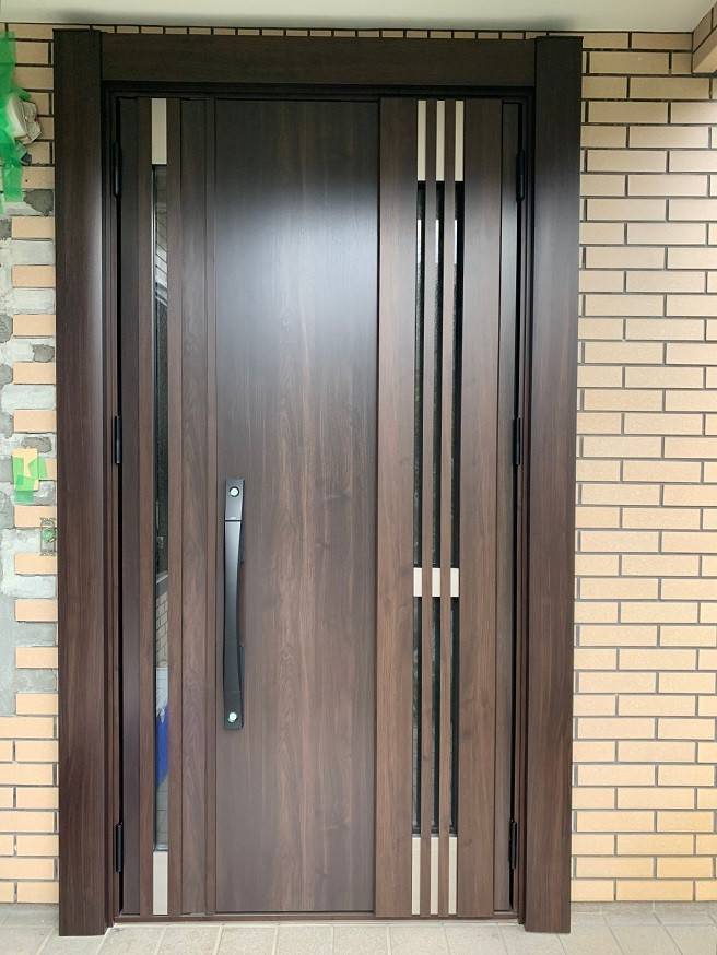 バンダイトーヨー住器の１dayリフォーム『LIXIL／リシェント３玄関ドア』の施工後の写真1