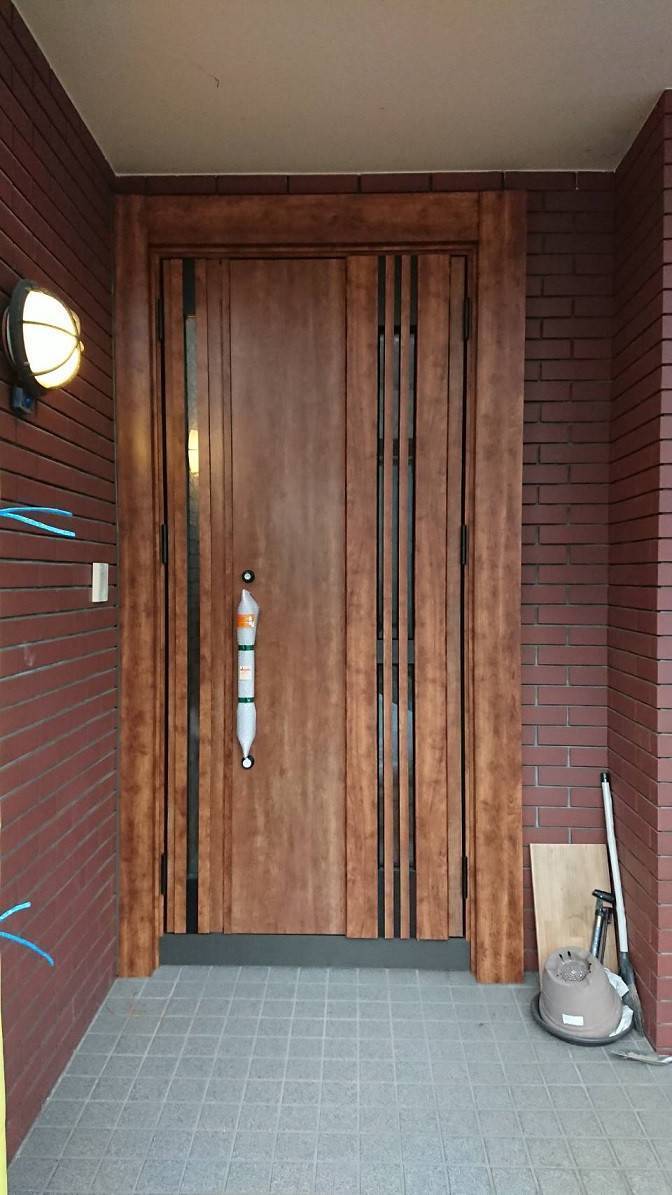 バンダイトーヨー住器の１dayリフォーム『LIXIL／リシェント３玄関ドア』の施工後の写真2