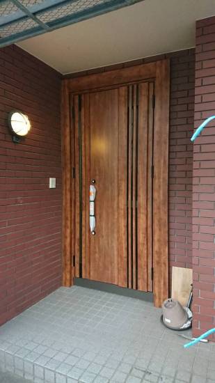 バンダイトーヨー住器の１dayリフォーム『LIXIL／リシェント３玄関ドア』施工事例写真1