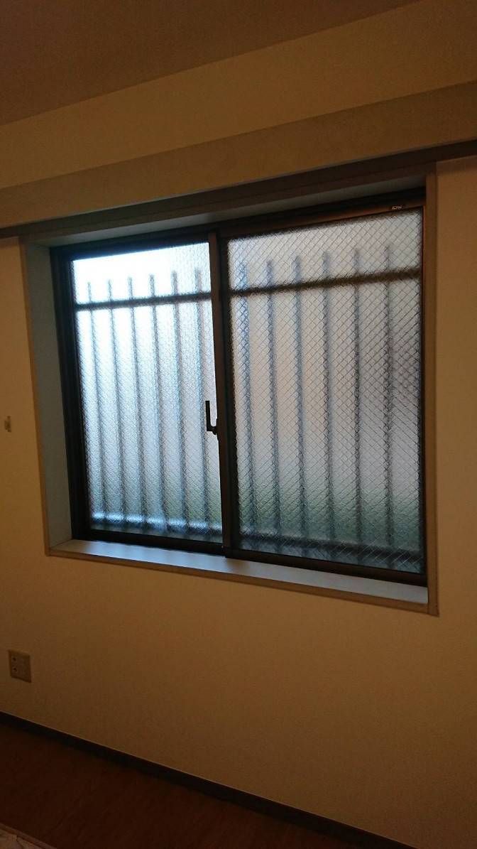 バンダイトーヨー住器の１dayリフォーム『LIXIL／内窓インプラス』の施工前の写真2