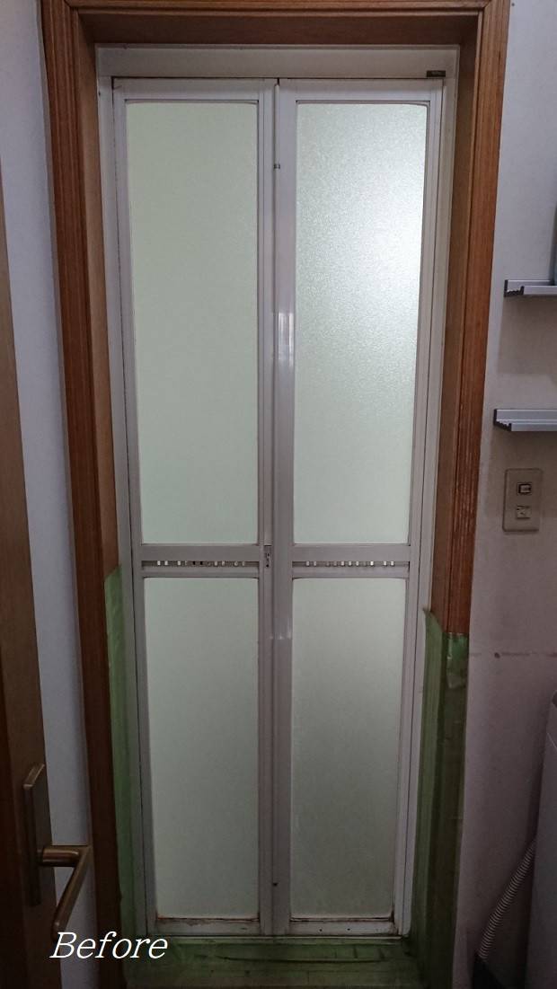 バンダイトーヨー住器の１dayリフォーム『LIXIL／リフォーム浴室ドア』の施工前の写真1