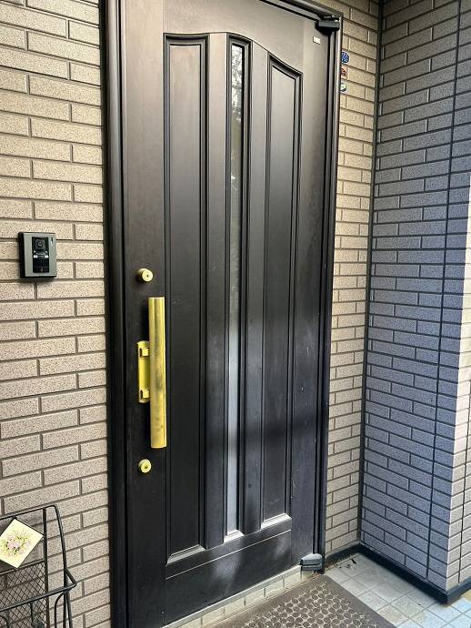 バンダイトーヨー住器の１dayリフォーム『LIXIL／リシェント３玄関ドア』の施工前の写真1