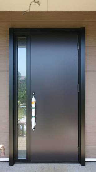 バンダイトーヨー住器の１dayリフォーム『LIXIL／リシェント３玄関ドア』施工事例写真1