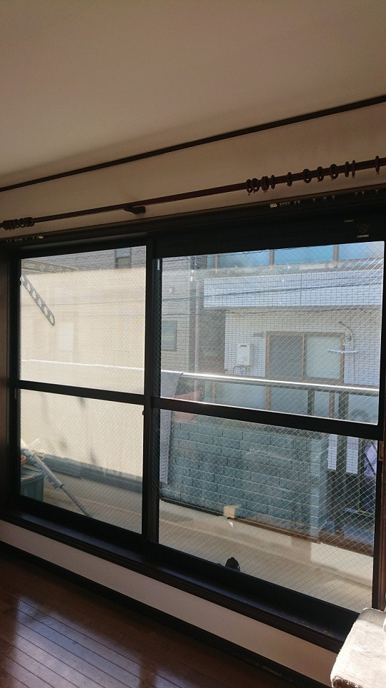 バンダイトーヨー住器の１dayリフォーム『LIXIL/リシェント玄関３ドア』の施工前の写真3