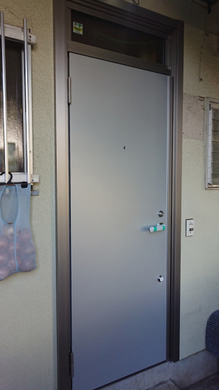 バンダイトーヨー住器の１dayリフォーム『LIXIL/リシェントアパートドア』施工事例写真1