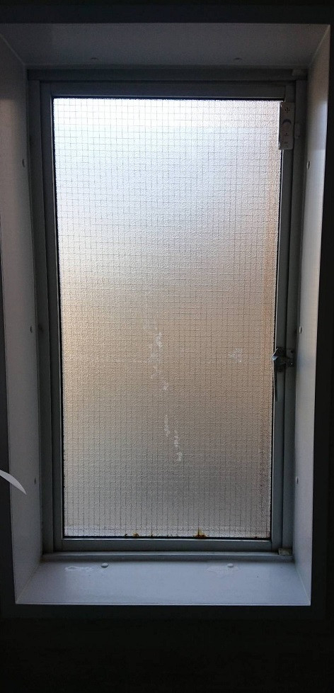 バンダイトーヨー住器の１dayリフォーム『LIXIL/リシェント玄関３ドア／リプラス』の施工前の写真3