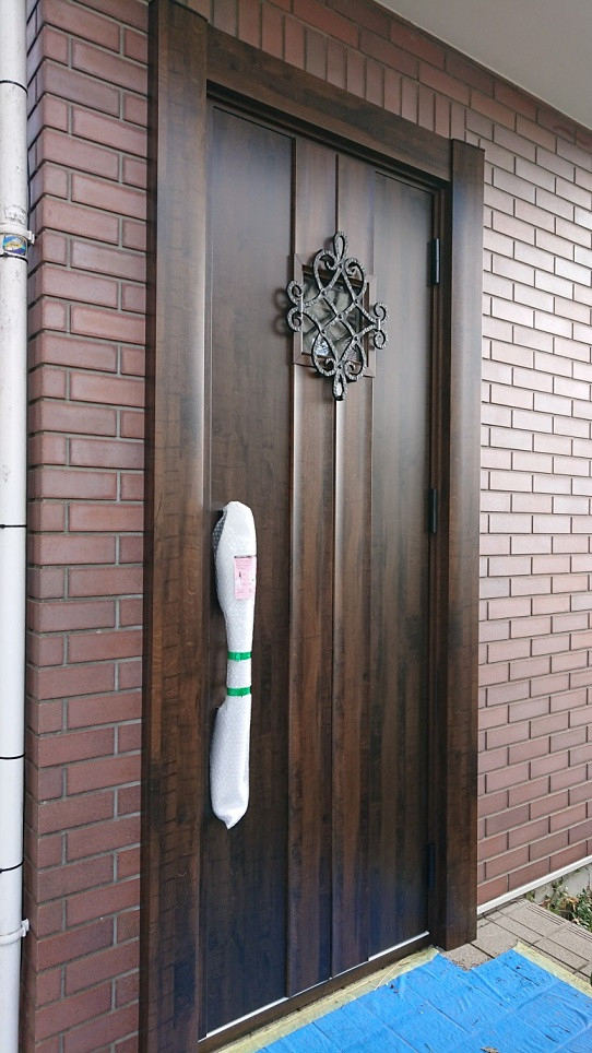 バンダイトーヨー住器の１dayリフォーム【LIXIL/リシェント玄関３ドア】の施工後の写真1