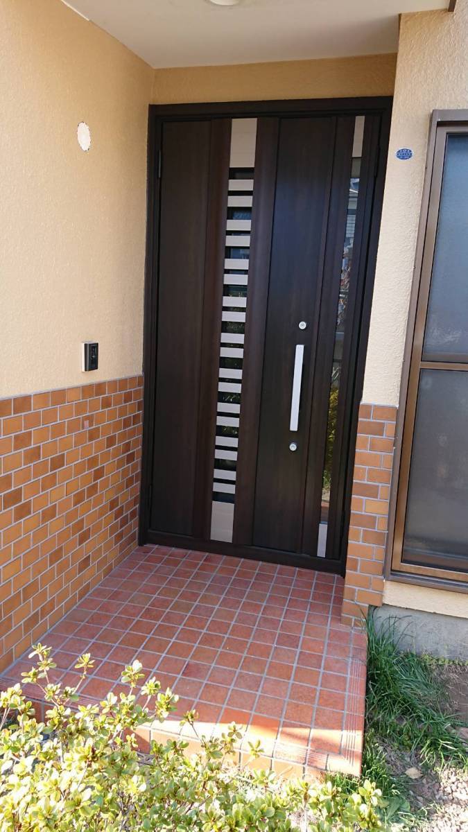 バンダイトーヨー住器の１Ｄａｙリフォーム　玄関ドア　リシェントの工事ですの施工後の写真1
