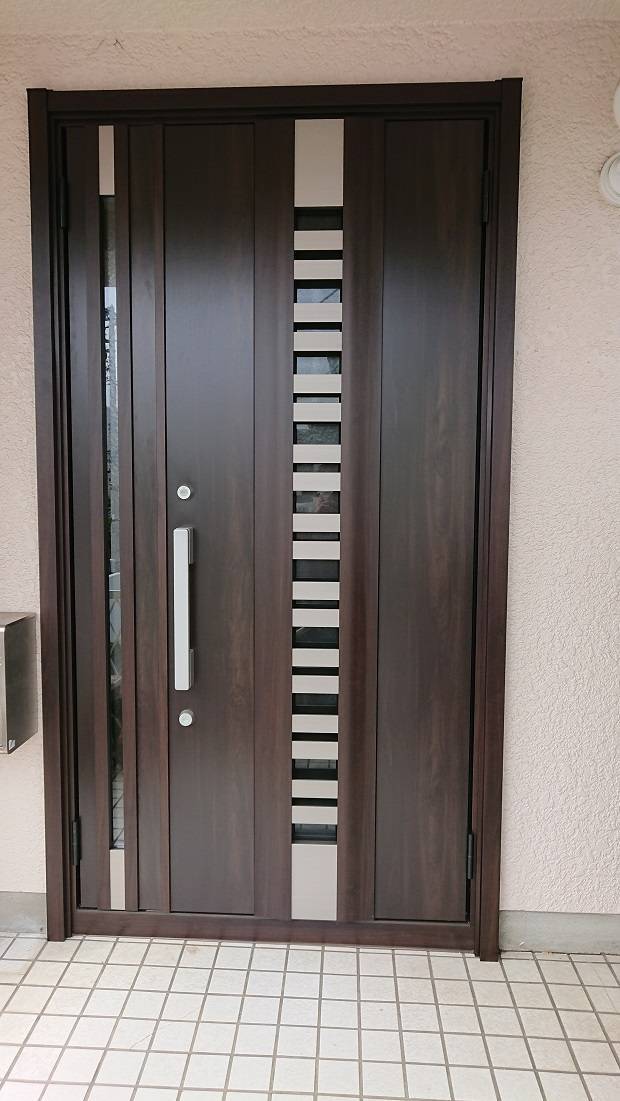 バンダイトーヨー住器の玄関ドア　１day  リフォーム工事の施工後の写真1