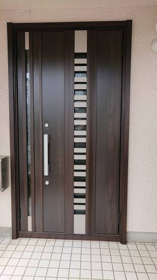 バンダイトーヨー住器の玄関ドア　１day  リフォーム工事施工事例写真1