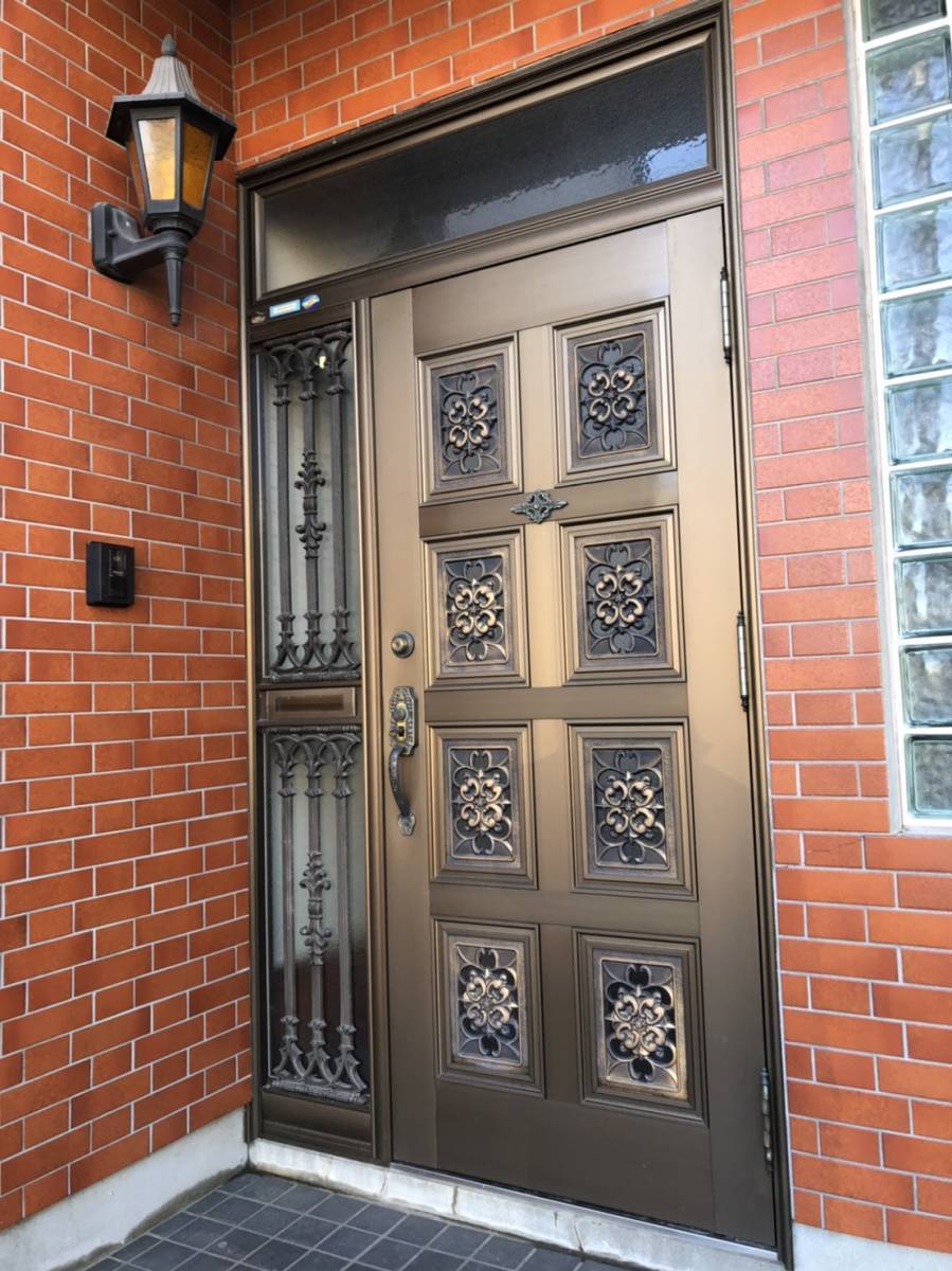 バンダイトーヨー住器の町田市のお客様で玄関ドアを新しくしましたの施工前の写真1