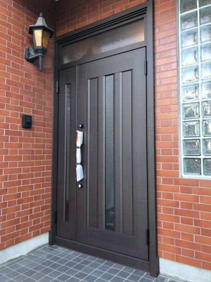 バンダイトーヨー住器の町田市のお客様で玄関ドアを新しくしました施工事例写真1
