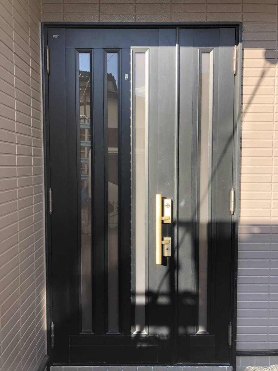 バンダイトーヨー住器の小平市のお客様で玄関ドアを新しくしましたの施工前の写真1