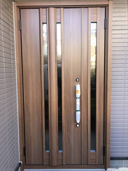 バンダイトーヨー住器の小平市のお客様で玄関ドアを新しくしました施工事例写真1