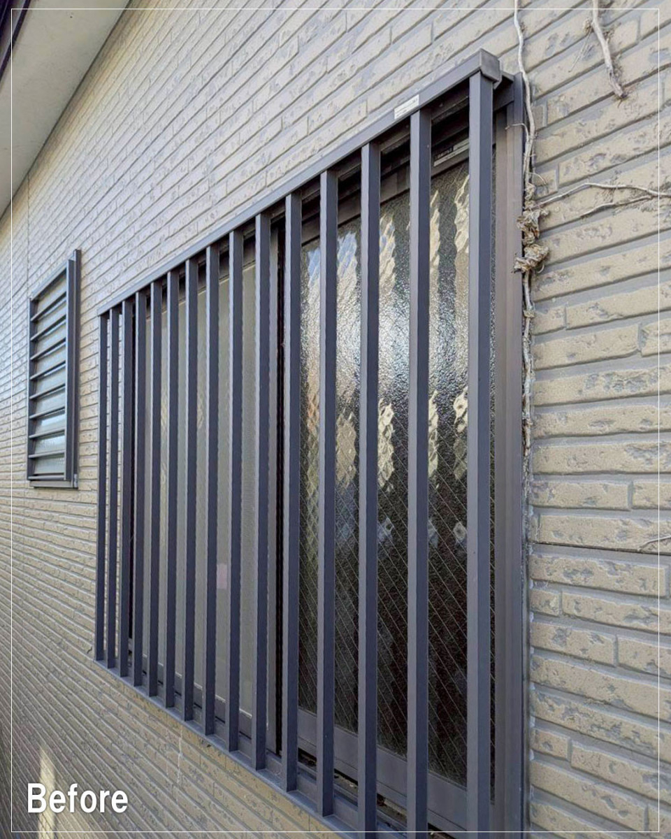 バンダイトーヨー住器の【大和市】🐤１dayリフォーム🐸格子⇒目隠し交換工事を行いましたの施工前の写真1