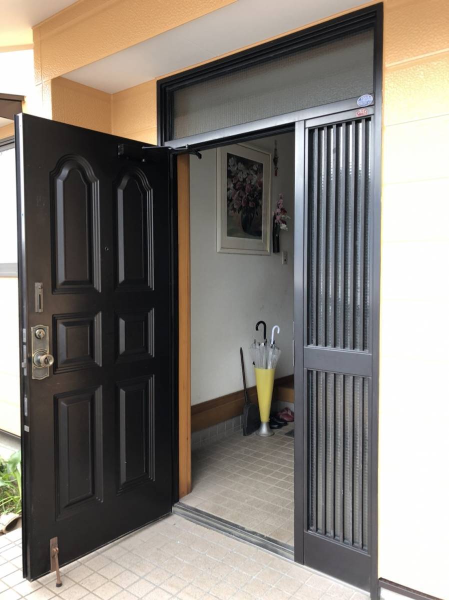 バンダイトーヨー住器の都筑区のお客様で、玄関ドアを新しくしましたの施工前の写真2