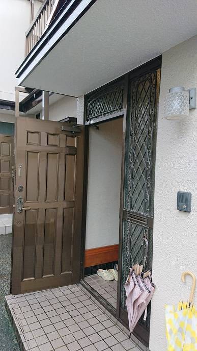 バンダイトーヨー住器の玄関ドア　カバー工事の施工前の写真1