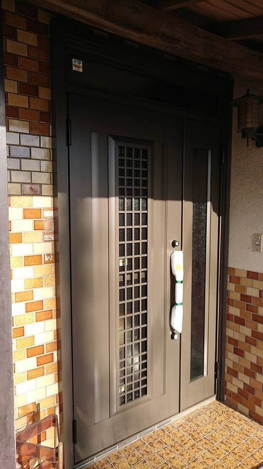 バンダイトーヨー住器の新年幕明けスタートは玄関ドア工事『リシェント３』から！！！の施工後の写真1