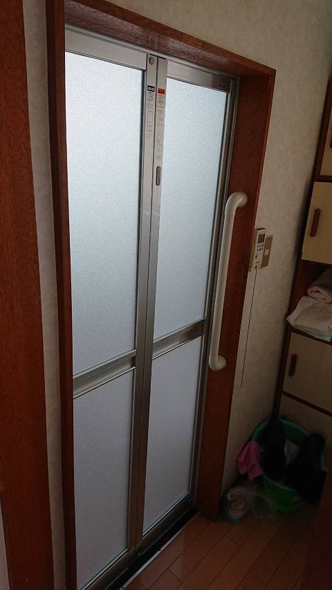 バンダイトーヨー住器の１dayリフォーム『リフォーム浴室ドア』の施工後の写真1