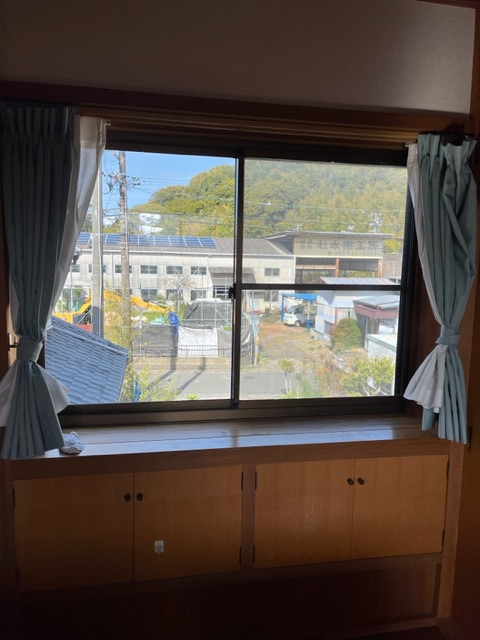 IRワタナベの🔧【内窓リフォーム】中サイズ内窓4か所施工&補助金228,000円受給の事例紹介🔧の施工前の写真2
