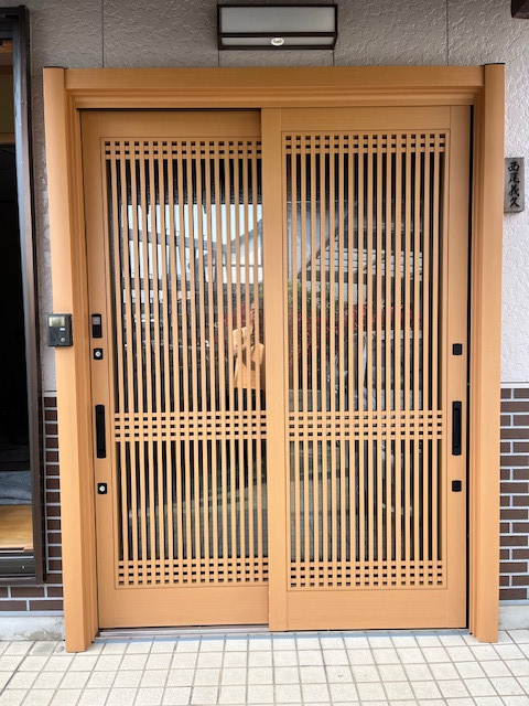IRワタナベのカバー工法でタッチキー仕様のスタイリッシュな引戸に交換の施工後の写真1