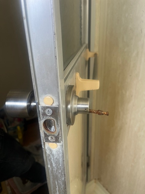 IRワタナベの「壊れた浴室ドアの握り玉を交換!毎日使う場所だからこそ快適に」の施工前の写真1