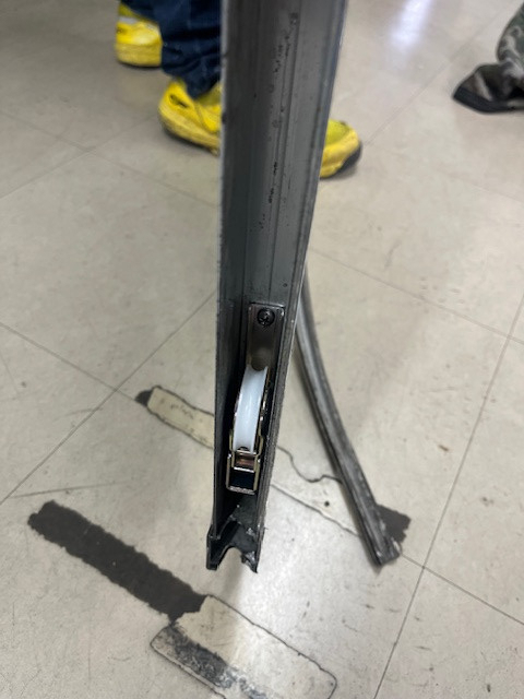ＩＲワタナベの引き戸の動きが復活！壊れた戸車を交換してストレスゼロにの施工後の写真2