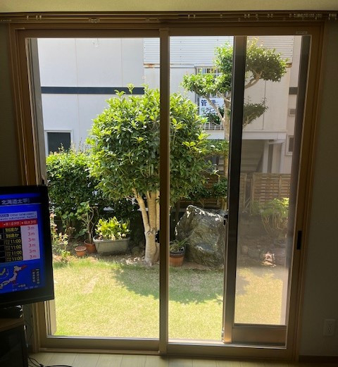 ＩＲワタナベの磐田市で内窓リフォーム！木目調の内窓で断熱性と快適さをアップの施工後の写真1
