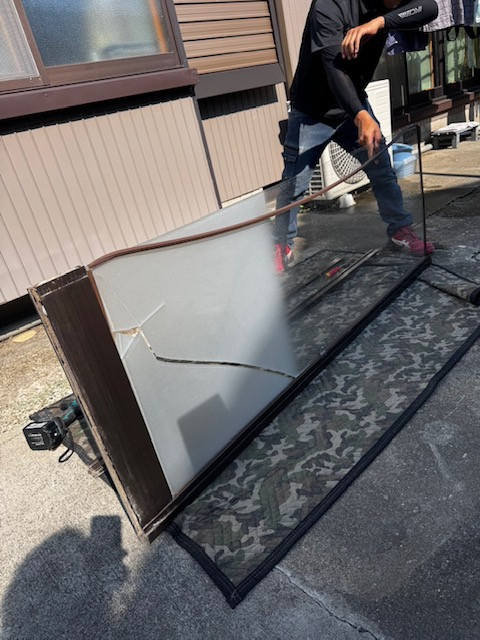 ＩＲワタナベの【居室ガラス交換事例】割れた大きな窓を安全・快適にリフォームの施工前の写真2