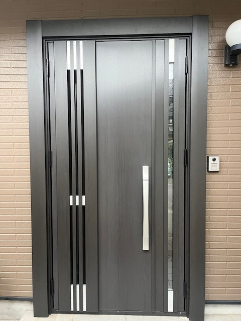 ＩＲワタナベの「親子ドアを採風付きリシェントにお取替え！電気錠付きで機能アップ」の施工後の写真1