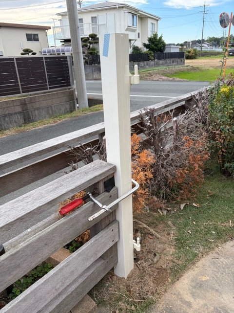 ＩＲワタナベの玄関まわりがグッとおしゃれに！アメリカン1型門扉で明るい印象に変身の施工後の写真2