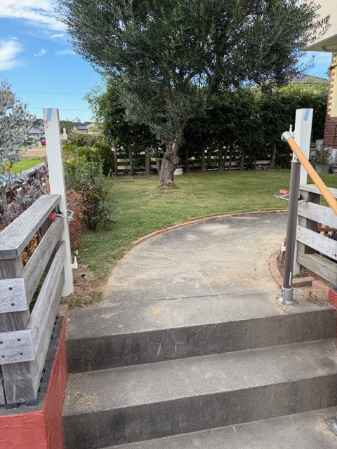 ＩＲワタナベの玄関まわりがグッとおしゃれに！アメリカン1型門扉で明るい印象に変身の施工前の写真1