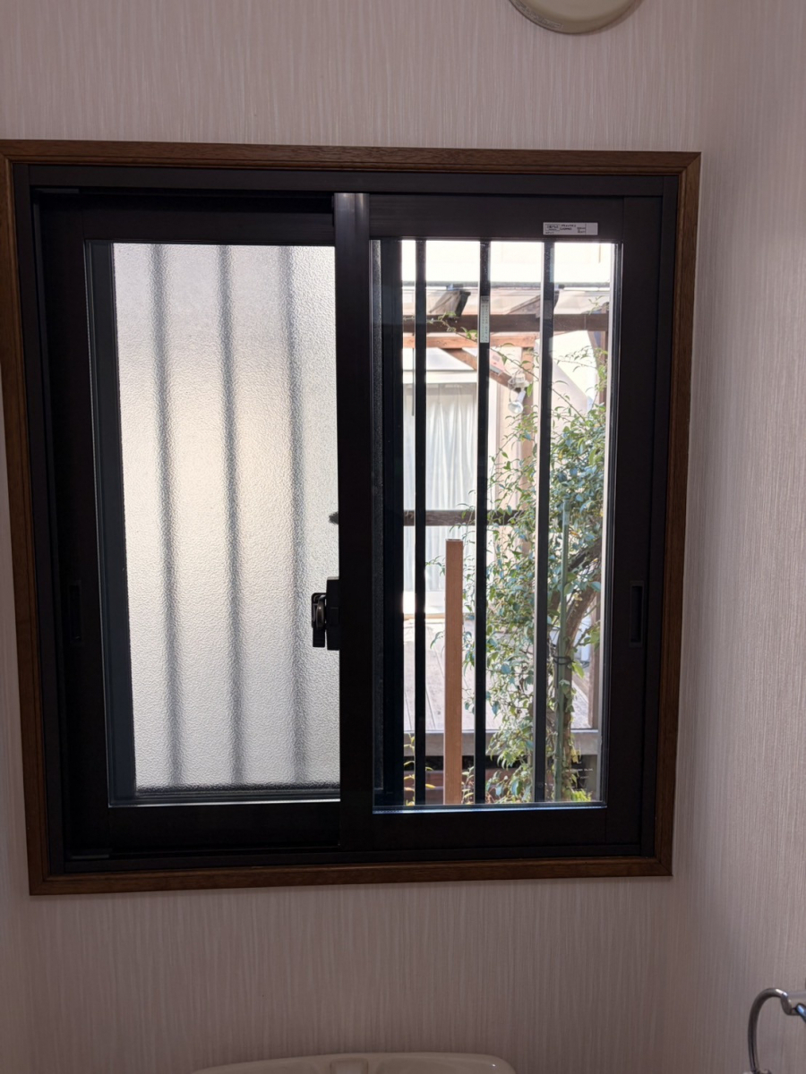 ＩＲワタナベのトイレに内窓設置で快適空間へ！1F・2Fの小窓に断熱＆防音対策事例の施工後の写真2