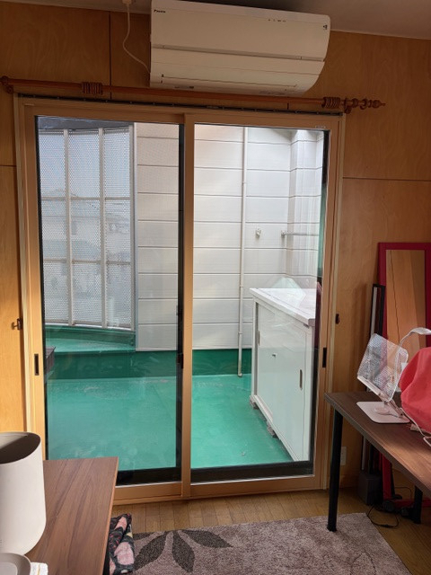 ＩＲワタナベの断熱性アップ！中サイズ1・大サイズ3のSグレード内窓を設置したリフォーム事例の施工後の写真1