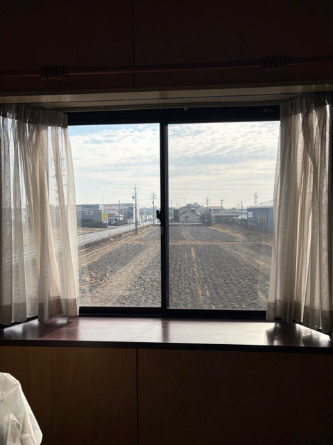 ＩＲワタナベの断熱性アップ！中サイズ1・大サイズ3のSグレード内窓を設置したリフォーム事例の施工前の写真2