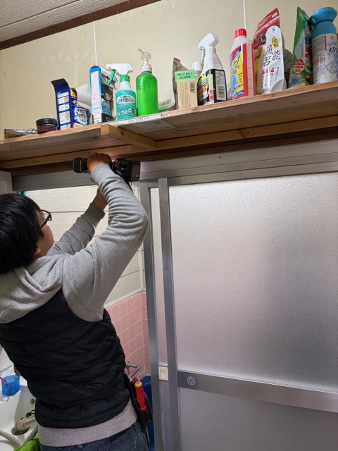 ＩＲワタナベの既存を壊さず施工した浴室引戸（引違い戸）交換事例｜フロント材活用工法の施工後の写真1