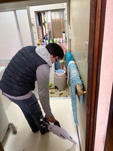 ＩＲワタナベの既存を壊さず施工した浴室引戸（引違い戸）交換事例｜フロント材活用工法の施工後の写真3