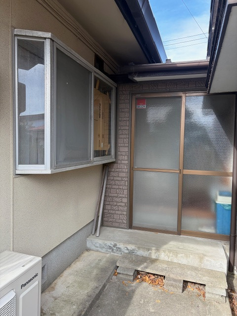 ＩＲワタナベの侵入未遂によるガラス破損を迅速対応で交換｜防犯意識を高める修理事例の施工前の写真2