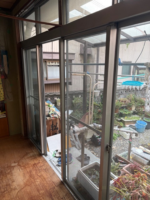 ＩＲワタナベの家族を想う縁側リフォーム。床補修から内窓設置で快適空間にの施工前の写真2