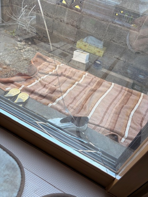 ＩＲワタナベの10年前に設置した内窓のガラス割れを交換｜熱割れ原因と正しい対策の施工前の写真1