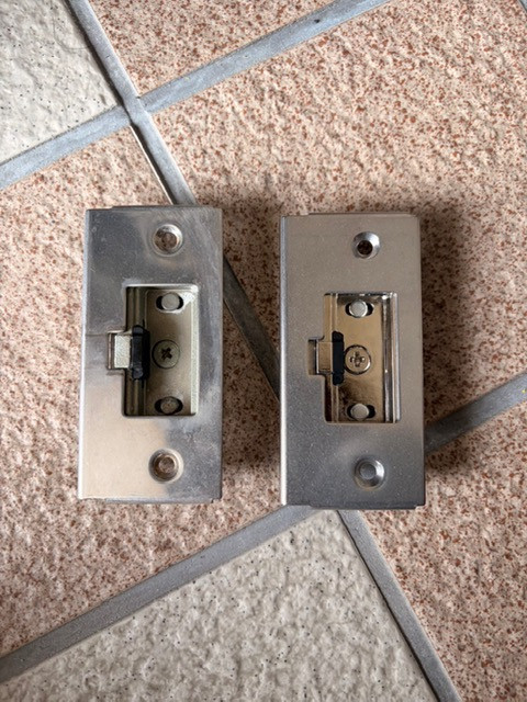 ＩＲワタナベの玄関ドアが閉まらない不具合を解消｜ラッチ交換で安心の出入り口にの施工前の写真2