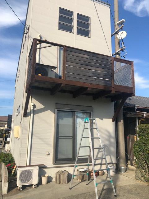ＩＲワタナベの木製バルコニーの腐食を補修！安心して使える快適空間へ再生の施工前の写真1